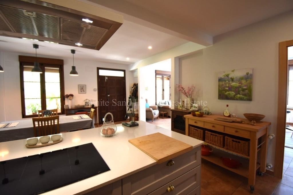 6 bedroom Villa for sale in Barx with pool garage - € 675,000 (Ref: 10036238)