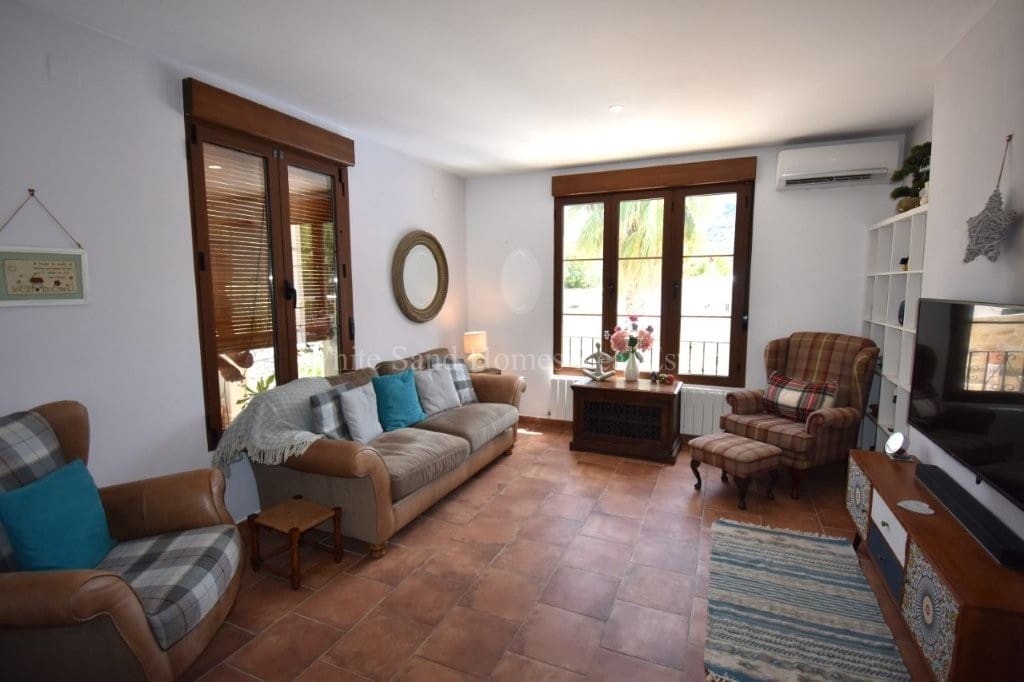 6 bedroom Villa for sale in Barx with pool garage - € 675,000 (Ref: 10036238)