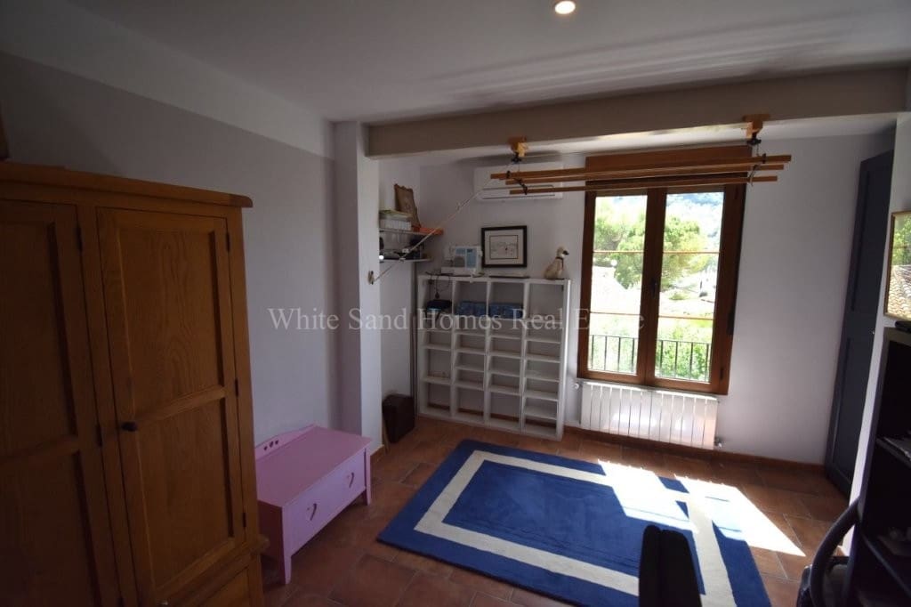 6 bedroom Villa for sale in Barx with pool garage - € 675,000 (Ref: 10036238)