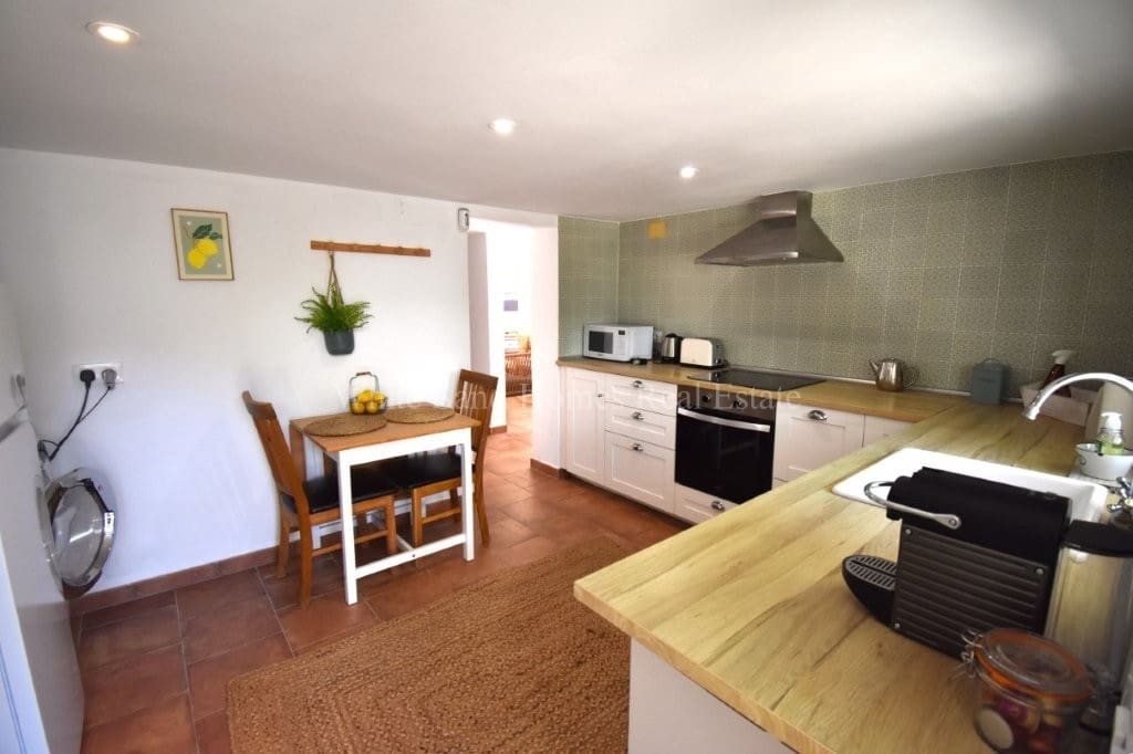 6 bedroom Villa for sale in Barx with pool garage - € 675,000 (Ref: 10036238)