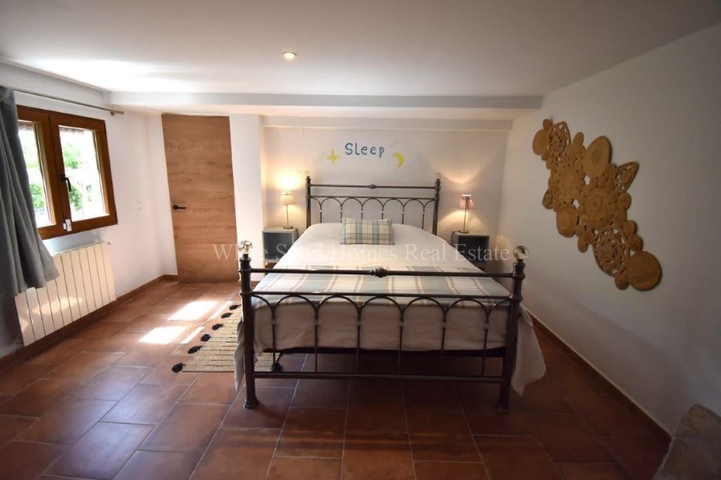 6 bedroom Villa for sale in Barx with pool garage - € 675,000 (Ref: 10036238)