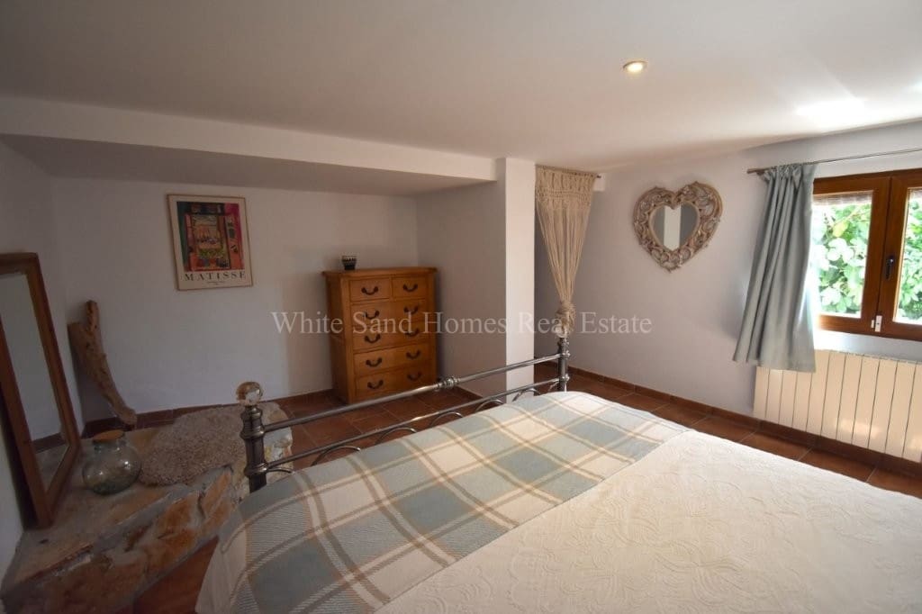 6 bedroom Villa for sale in Barx with pool garage - € 675,000 (Ref: 10036238)