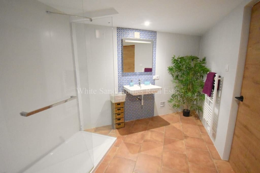 6 bedroom Villa for sale in Barx with pool garage - € 675,000 (Ref: 10036238)