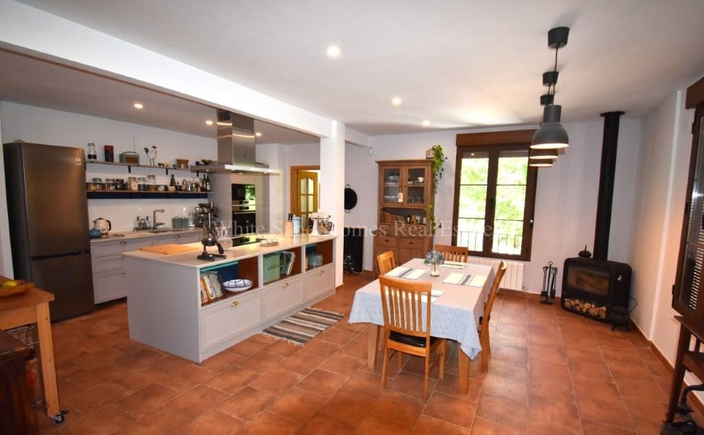 6 bedroom Villa for sale in Barx with pool garage - € 675,000 (Ref: 10036238)