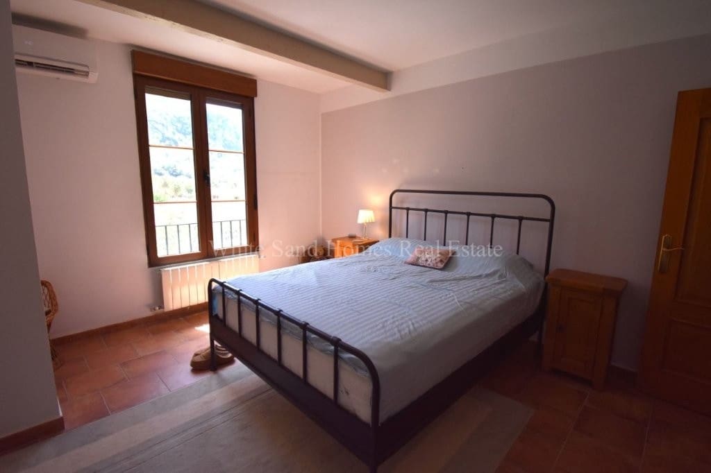6 bedroom Villa for sale in Barx with pool garage - € 675,000 (Ref: 10036238)