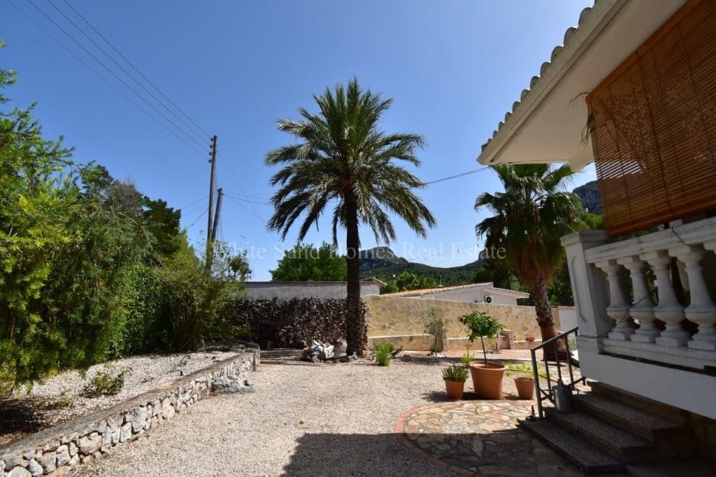 6 bedroom Villa for sale in Barx with pool garage - € 675,000 (Ref: 10036238)