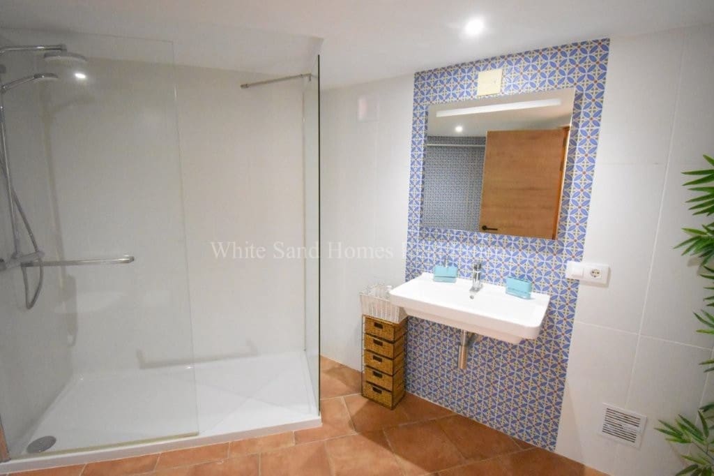 6 bedroom Villa for sale in Barx with pool garage - € 675,000 (Ref: 10036238)