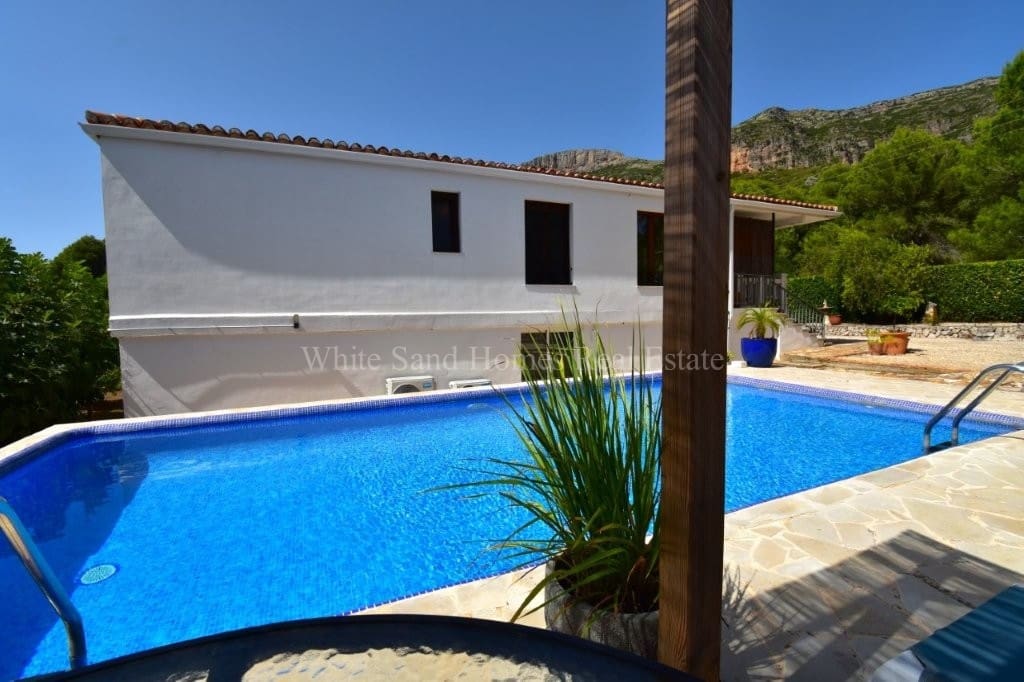 6 bedroom Villa for sale in Barx with pool garage - € 675,000 (Ref: 10036238)