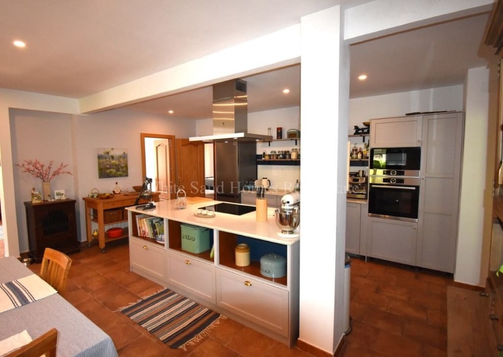 6 bedroom Villa for sale in Barx with pool garage - € 675,000 (Ref: 10036238)