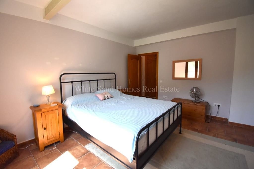 6 bedroom Villa for sale in Barx with pool garage - € 675,000 (Ref: 10036238)