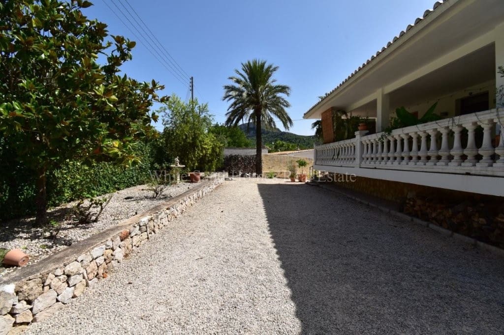 6 bedroom Villa for sale in Barx with pool garage - € 675,000 (Ref: 10036238)
