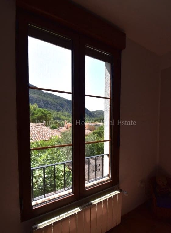 6 bedroom Villa for sale in Barx with pool garage - € 675,000 (Ref: 10036238)