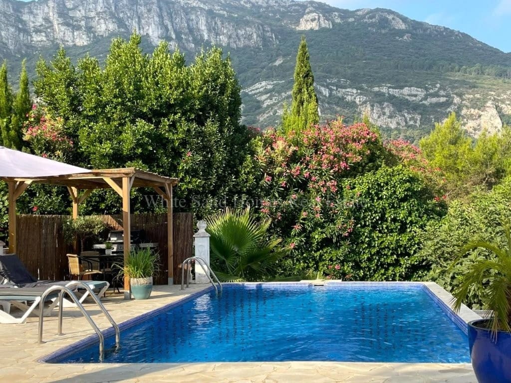 6 bedroom Villa for sale in Barx with pool garage - € 675,000 (Ref: 10036238)