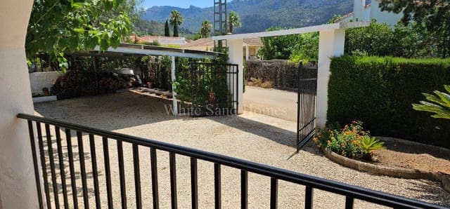 Chalet de 4 habitaciones en Simat de la Valldigna en venta con piscina - 262.000 € (Ref: 8422514)