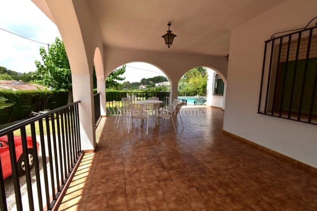 Chalet de 4 habitaciones en Simat de la Valldigna en venta con piscina - 262.000 € (Ref: 8422514)