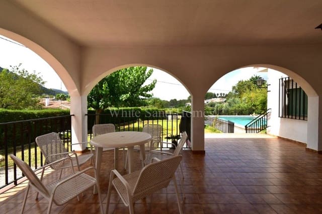 Chalet de 4 habitaciones en Simat de la Valldigna en venta con piscina - 262.000 € (Ref: 8422514)