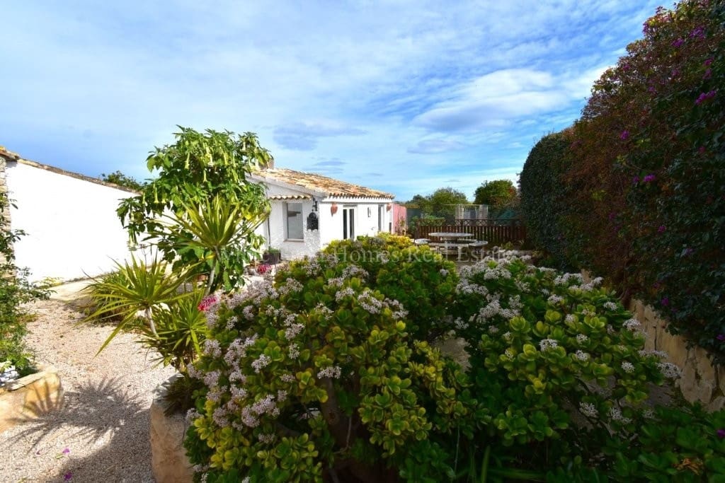 4 soveværelse Finca/Landehus til salg i Oliva de Merida med swimmingpool garage - € 499.000 (Ref: 8845649)