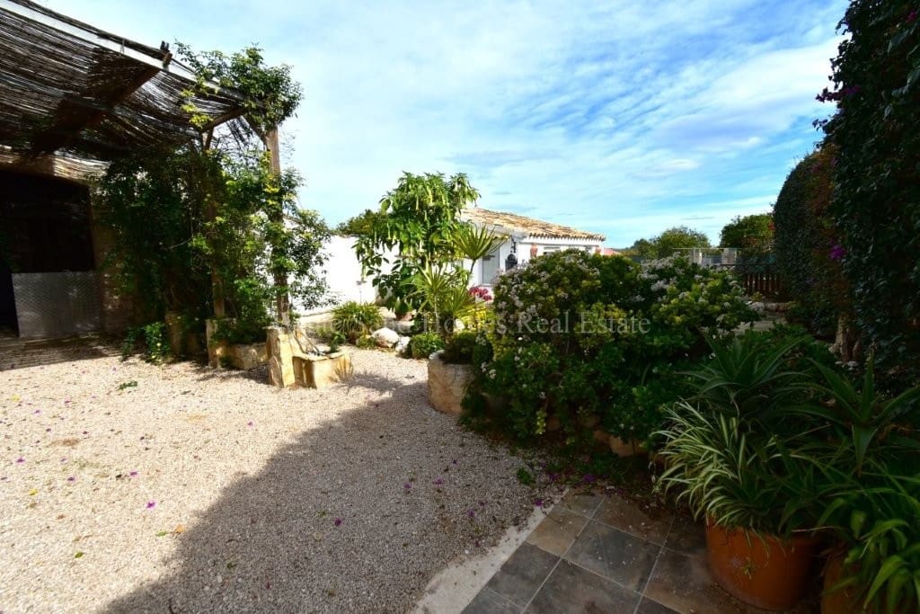 4 soveværelse Finca/Landehus til salg i Oliva de Merida med swimmingpool garage - € 499.000 (Ref: 8845649)