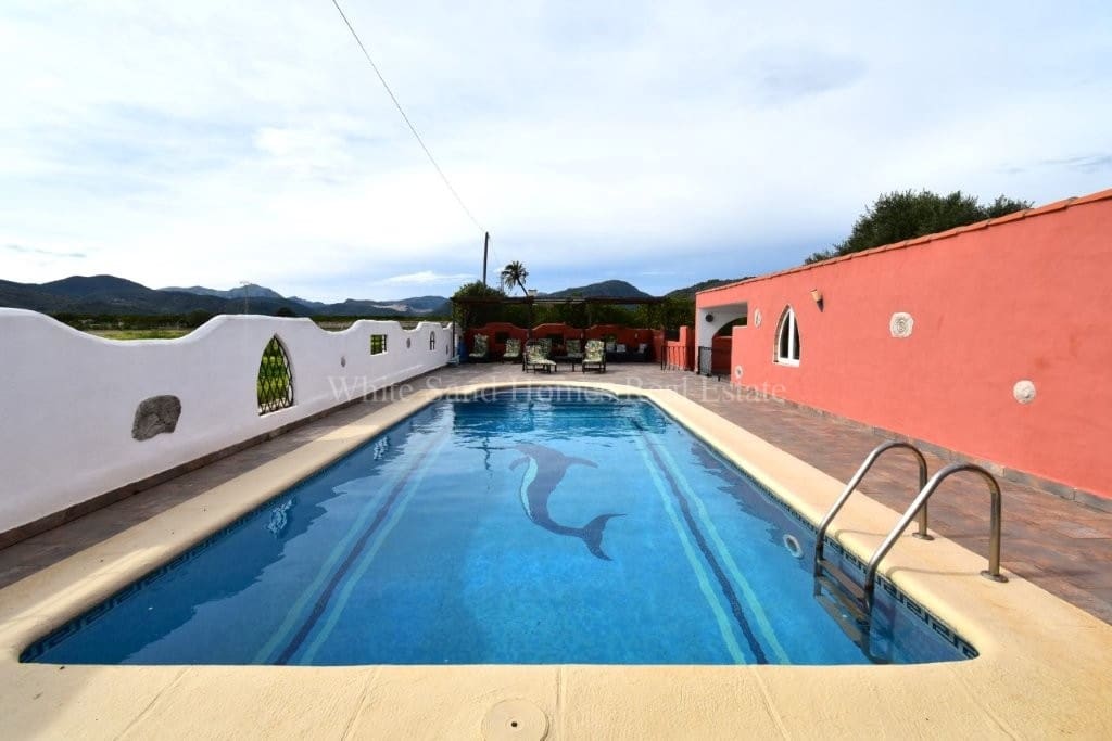 4 soveværelse Finca/Landehus til salg i Oliva de Merida med swimmingpool garage - € 499.000 (Ref: 8845649)