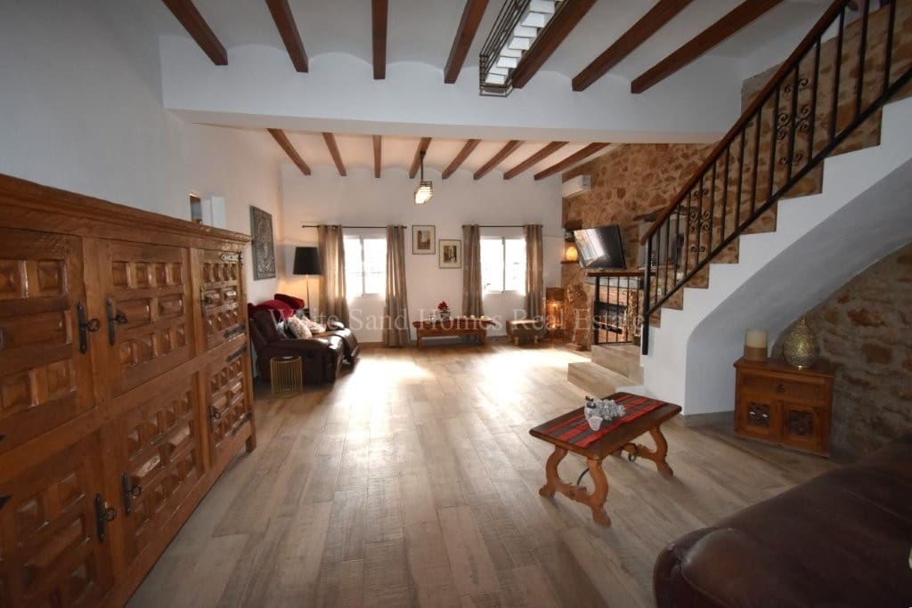 4 soveværelse Finca/Landehus til salg i Oliva de Merida med swimmingpool garage - € 499.000 (Ref: 8845649)