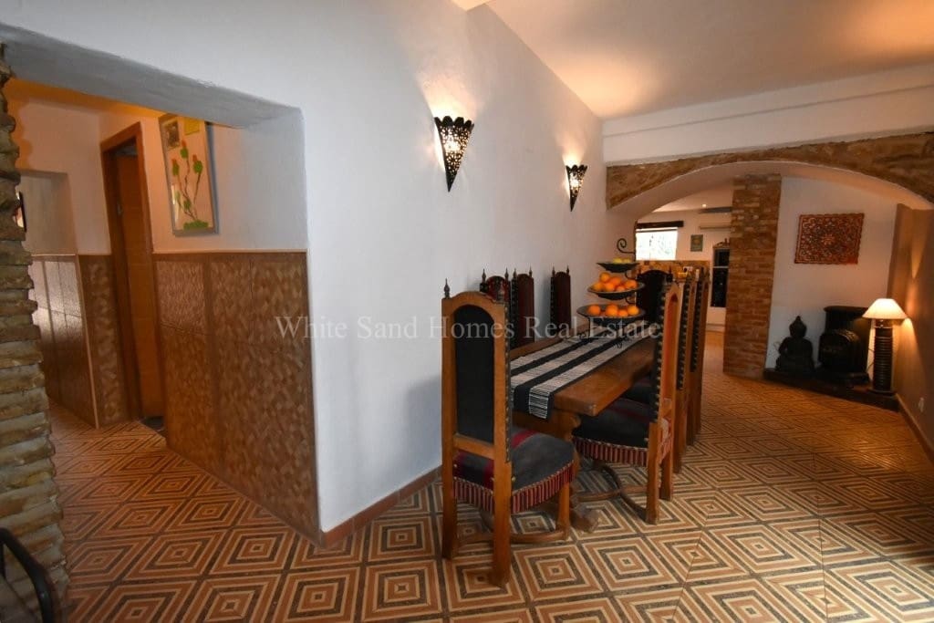 4 soveværelse Finca/Landehus til salg i Oliva de Merida med swimmingpool garage - € 499.000 (Ref: 8845649)