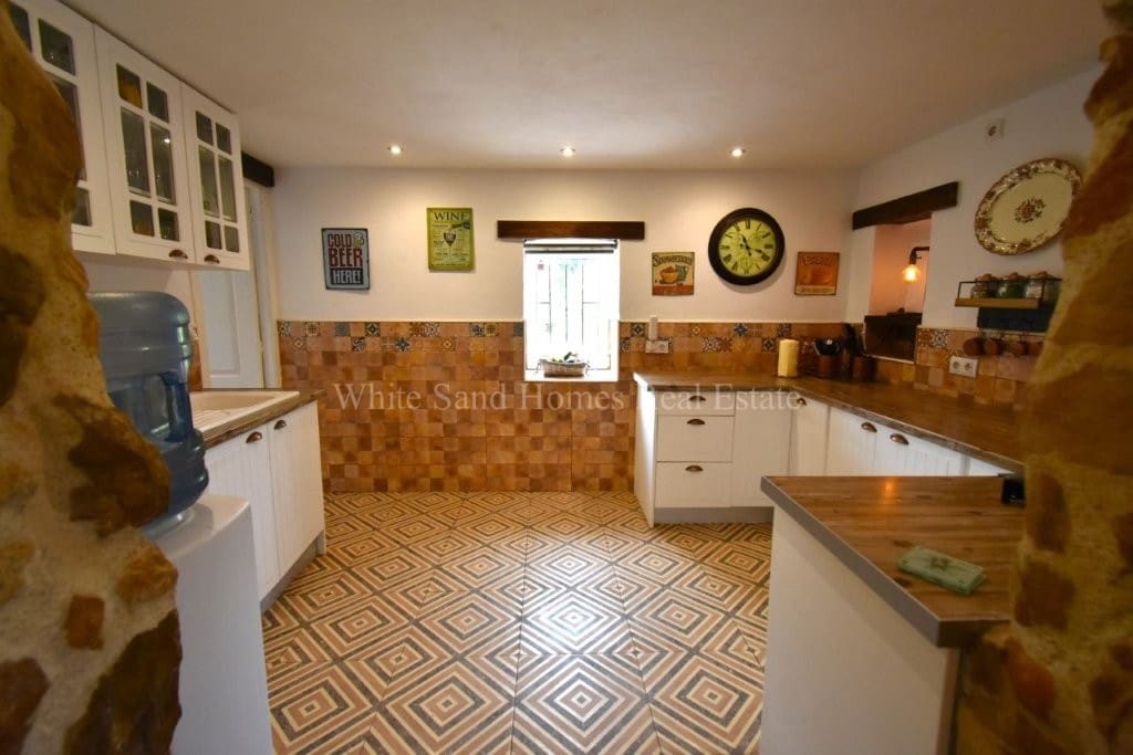 4 soveværelse Finca/Landehus til salg i Oliva de Merida med swimmingpool garage - € 499.000 (Ref: 8845649)