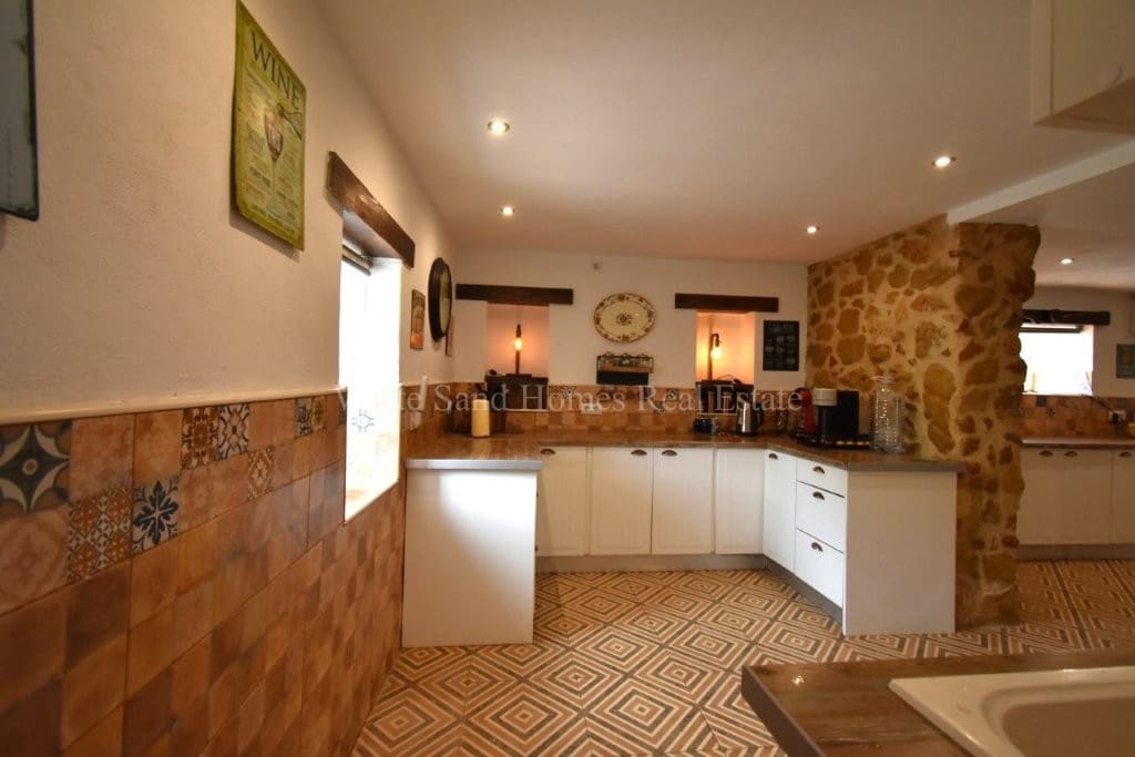 4 soveværelse Finca/Landehus til salg i Oliva de Merida med swimmingpool garage - € 499.000 (Ref: 8845649)