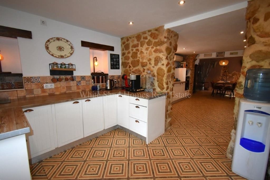 4 soveværelse Finca/Landehus til salg i Oliva de Merida med swimmingpool garage - € 499.000 (Ref: 8845649)