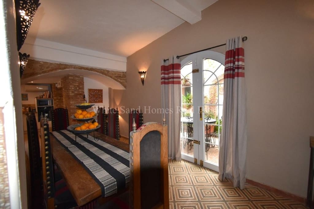 4 soveværelse Finca/Landehus til salg i Oliva de Merida med swimmingpool garage - € 499.000 (Ref: 8845649)