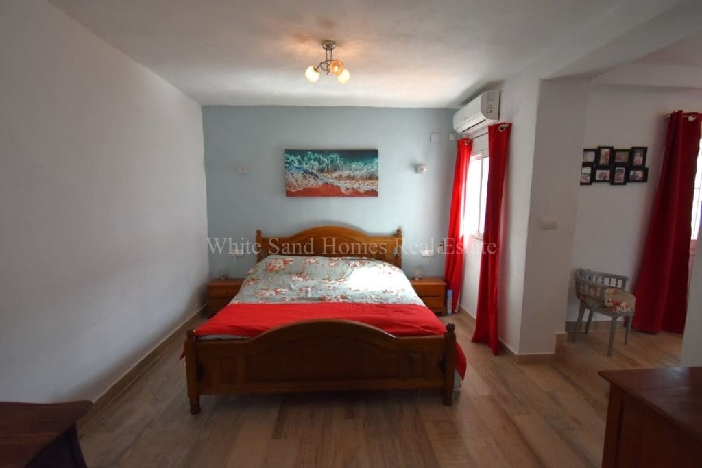 4 soveværelse Finca/Landehus til salg i Oliva de Merida med swimmingpool garage - € 499.000 (Ref: 8845649)