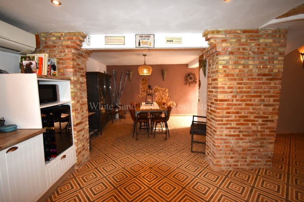 4 soveværelse Finca/Landehus til salg i Oliva de Merida med swimmingpool garage - € 499.000 (Ref: 8845649)