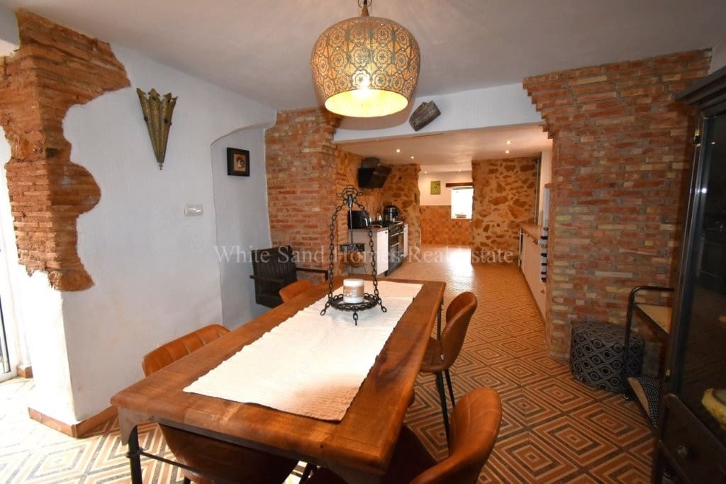 4 soveværelse Finca/Landehus til salg i Oliva de Merida med swimmingpool garage - € 499.000 (Ref: 8845649)