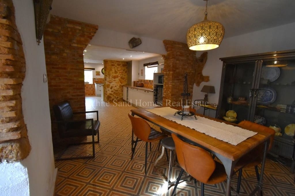 4 soveværelse Finca/Landehus til salg i Oliva de Merida med swimmingpool garage - € 499.000 (Ref: 8845649)