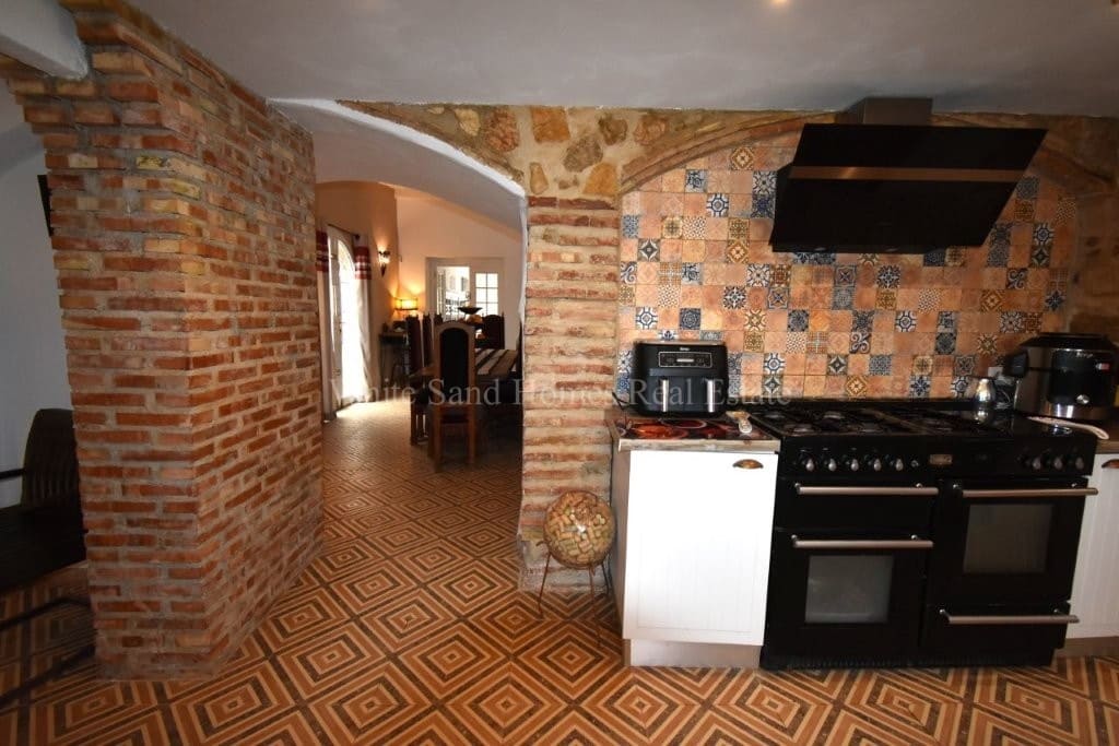 4 soveværelse Finca/Landehus til salg i Oliva de Merida med swimmingpool garage - € 499.000 (Ref: 8845649)