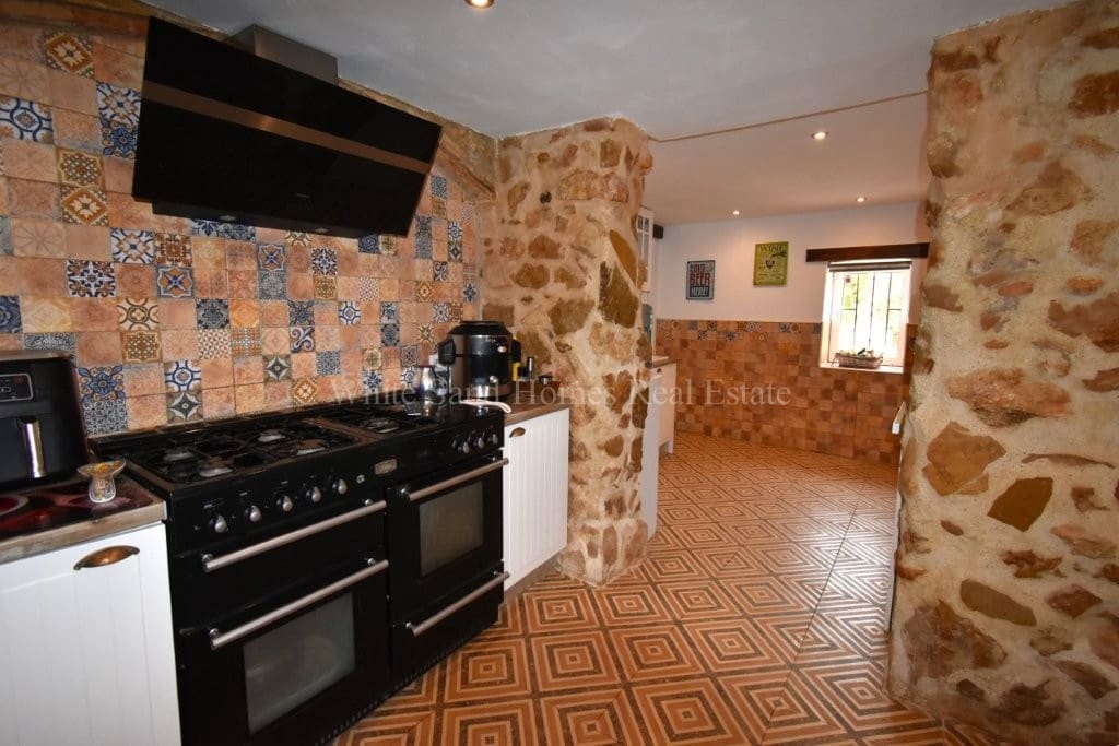 4 soveværelse Finca/Landehus til salg i Oliva de Merida med swimmingpool garage - € 499.000 (Ref: 8845649)