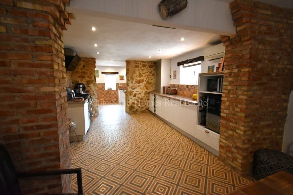 4 soveværelse Finca/Landehus til salg i Oliva de Merida med swimmingpool garage - € 499.000 (Ref: 8845649)