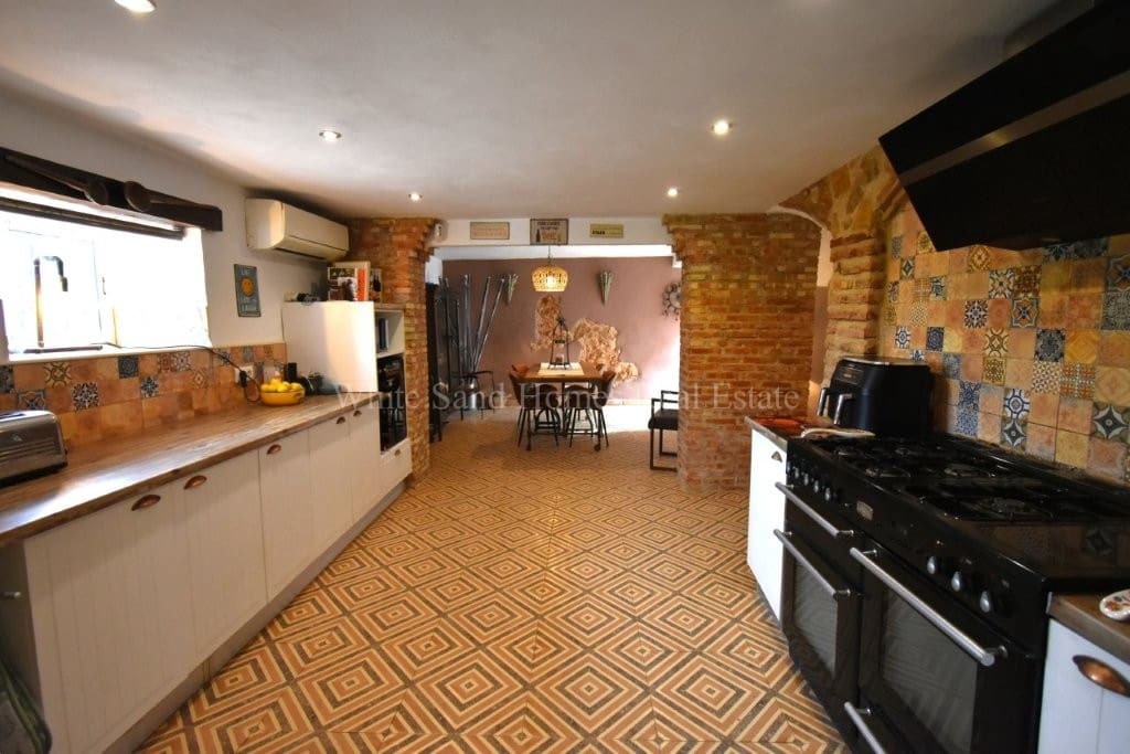 4 soveværelse Finca/Landehus til salg i Oliva de Merida med swimmingpool garage - € 499.000 (Ref: 8845649)