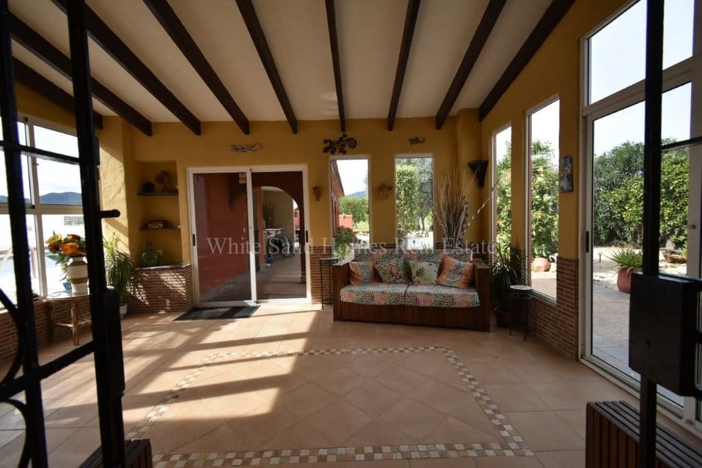 4 soveværelse Finca/Landehus til salg i Oliva de Merida med swimmingpool garage - € 499.000 (Ref: 8845649)