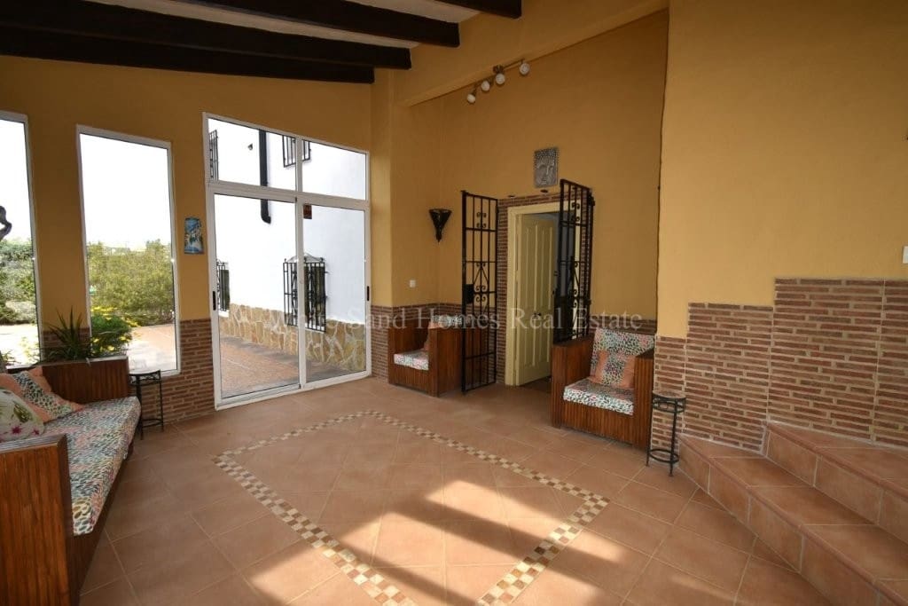 4 soveværelse Finca/Landehus til salg i Oliva de Merida med swimmingpool garage - € 499.000 (Ref: 8845649)