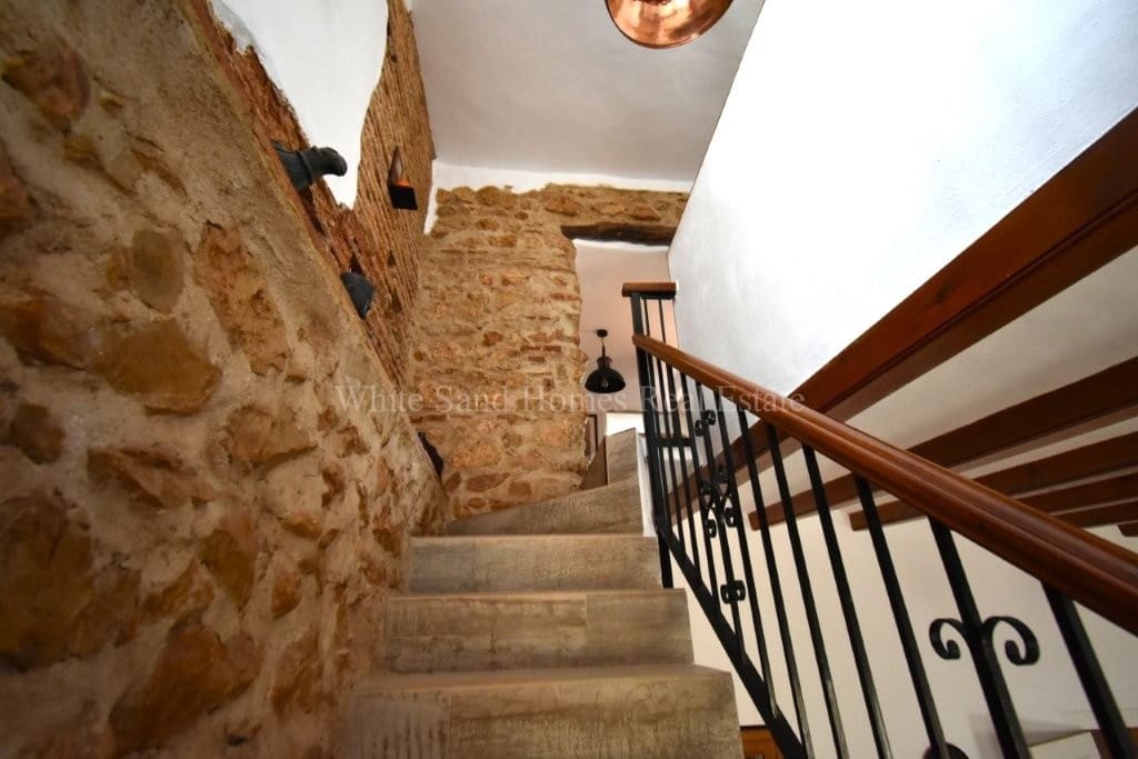 4 soveværelse Finca/Landehus til salg i Oliva de Merida med swimmingpool garage - € 499.000 (Ref: 8845649)