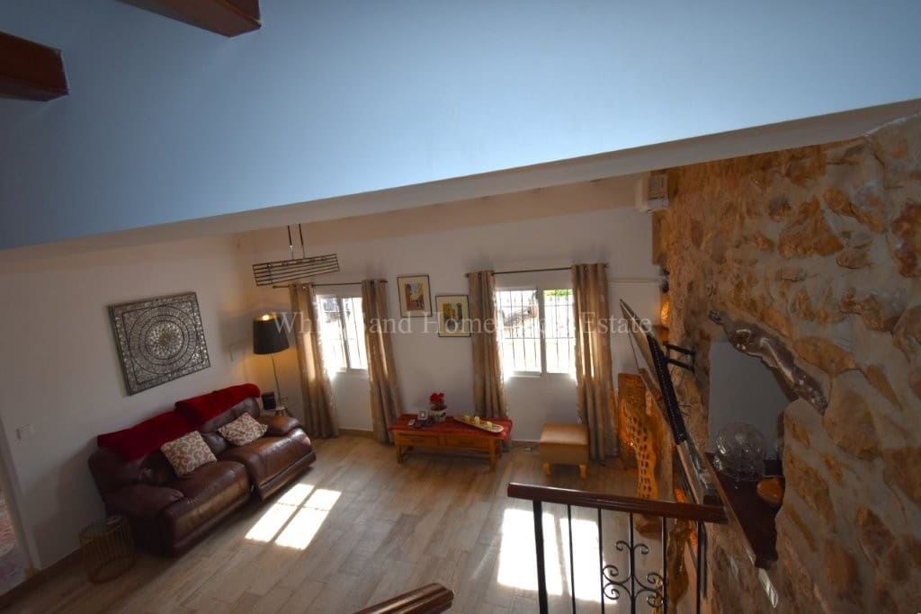 4 soveværelse Finca/Landehus til salg i Oliva de Merida med swimmingpool garage - € 499.000 (Ref: 8845649)