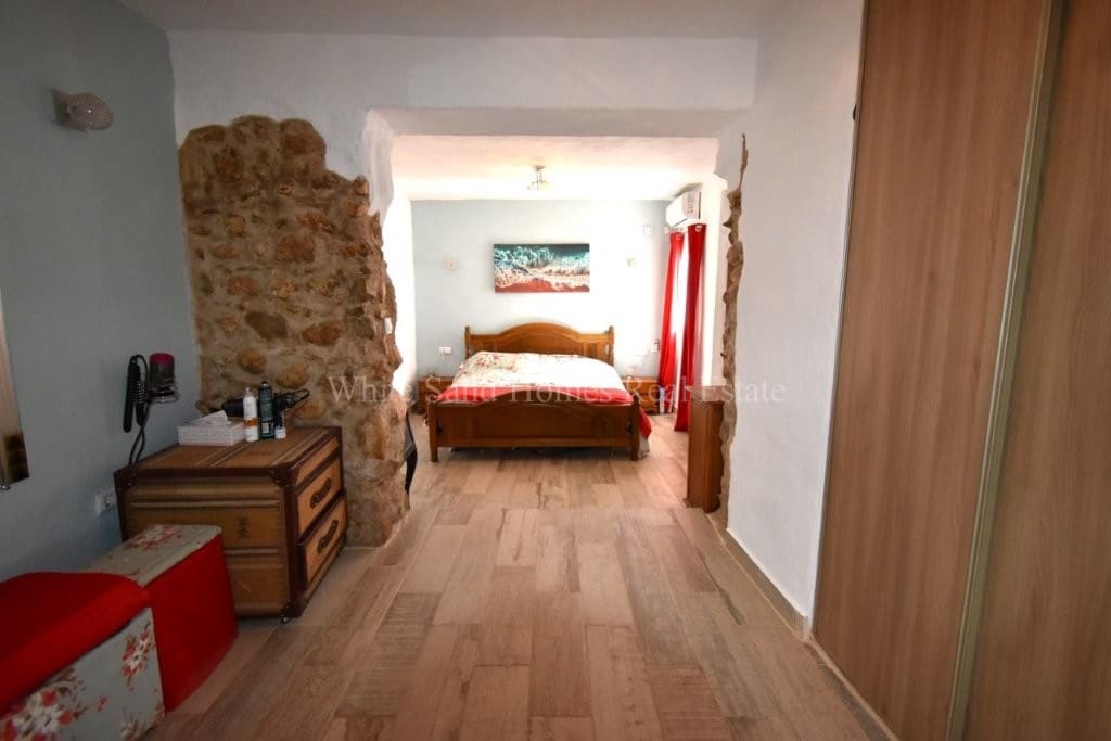 4 soveværelse Finca/Landehus til salg i Oliva de Merida med swimmingpool garage - € 499.000 (Ref: 8845649)