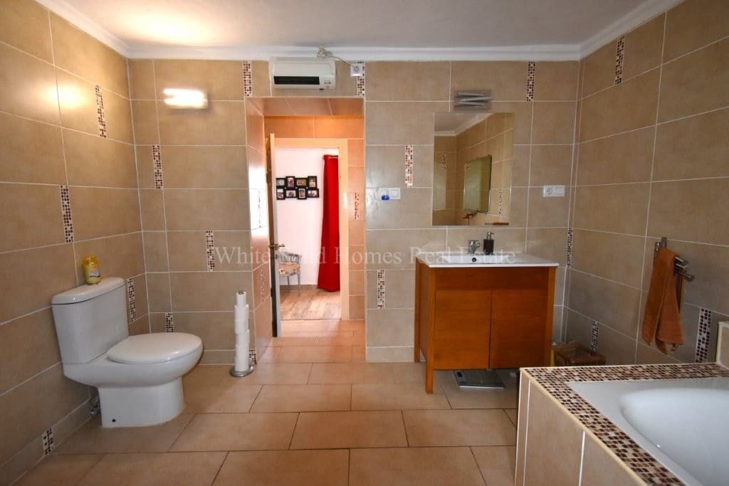 4 soveværelse Finca/Landehus til salg i Oliva de Merida med swimmingpool garage - € 499.000 (Ref: 8845649)