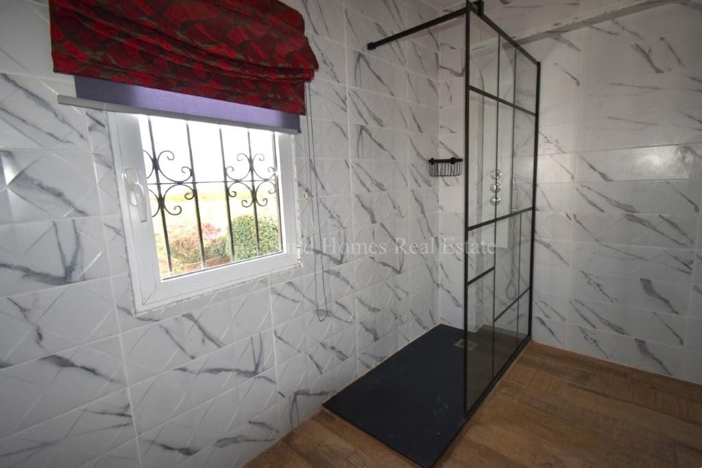 4 soveværelse Finca/Landehus til salg i Oliva de Merida med swimmingpool garage - € 499.000 (Ref: 8845649)