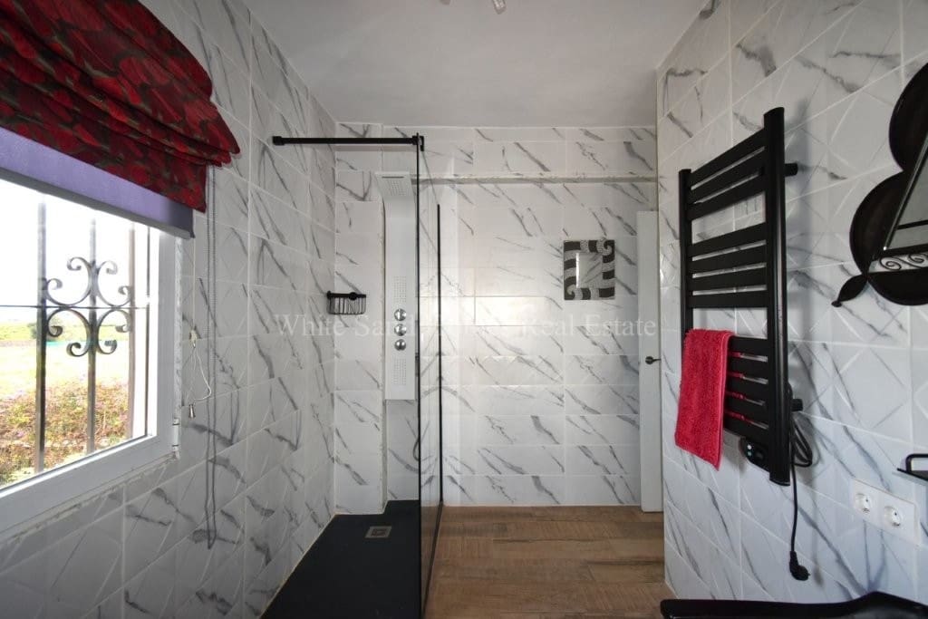 4 soveværelse Finca/Landehus til salg i Oliva de Merida med swimmingpool garage - € 499.000 (Ref: 8845649)