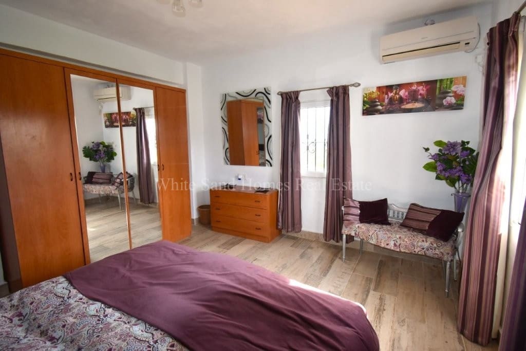 4 soveværelse Finca/Landehus til salg i Oliva de Merida med swimmingpool garage - € 499.000 (Ref: 8845649)