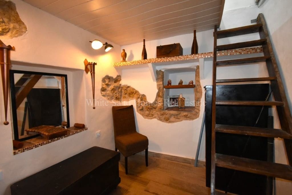 4 soveværelse Finca/Landehus til salg i Oliva de Merida med swimmingpool garage - € 499.000 (Ref: 8845649)