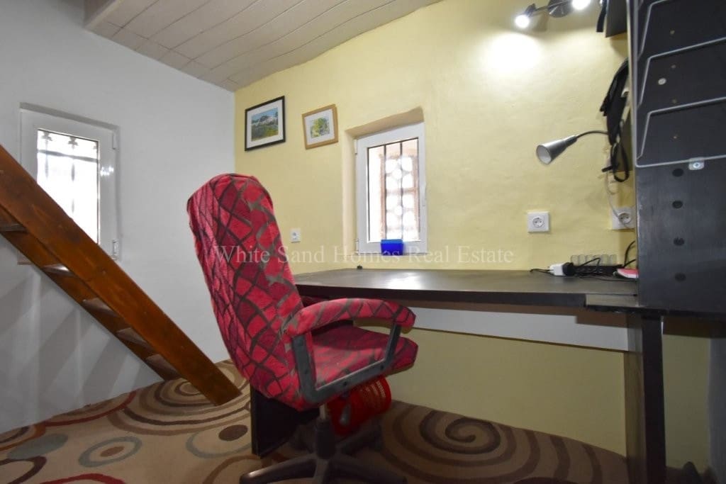 4 soveværelse Finca/Landehus til salg i Oliva de Merida med swimmingpool garage - € 499.000 (Ref: 8845649)