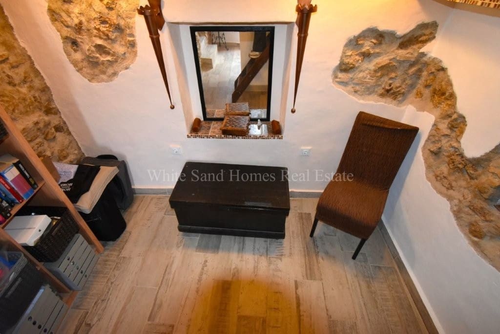 4 soveværelse Finca/Landehus til salg i Oliva de Merida med swimmingpool garage - € 499.000 (Ref: 8845649)