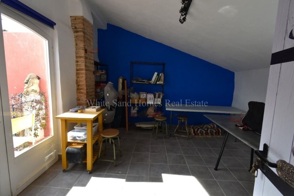 4 soveværelse Finca/Landehus til salg i Oliva de Merida med swimmingpool garage - € 499.000 (Ref: 8845649)